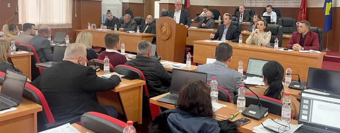 Kuvendi Komunal i Rahovecit i jep mbështetje unanime kërkesës që lulëkuqja me katër petale të bëhet simbol i përkujtimit të gjenocidit në Kosovë